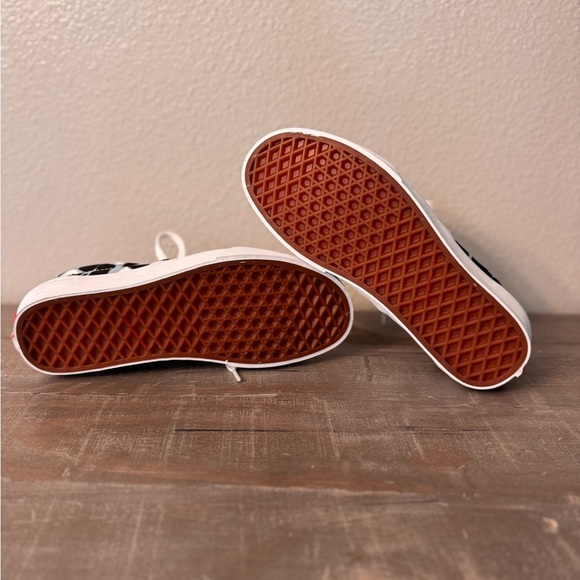 Vans Black & White Abstract Pattern Canvas Sneakers - Picture 5 of 6